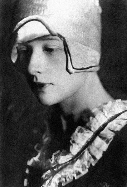 Иллюстрация к книге — Зодчий. Жизнь Николая Гумилева [i_159.jpg]