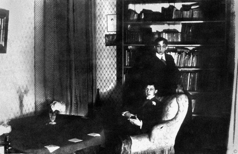 Иллюстрация к книге — Зодчий. Жизнь Николая Гумилева [i_161.jpg]