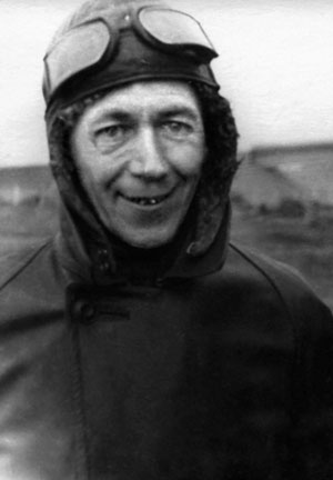 Иллюстрация к книге — Чкалов. Взлет и падение великого пилота [i_007.jpg]