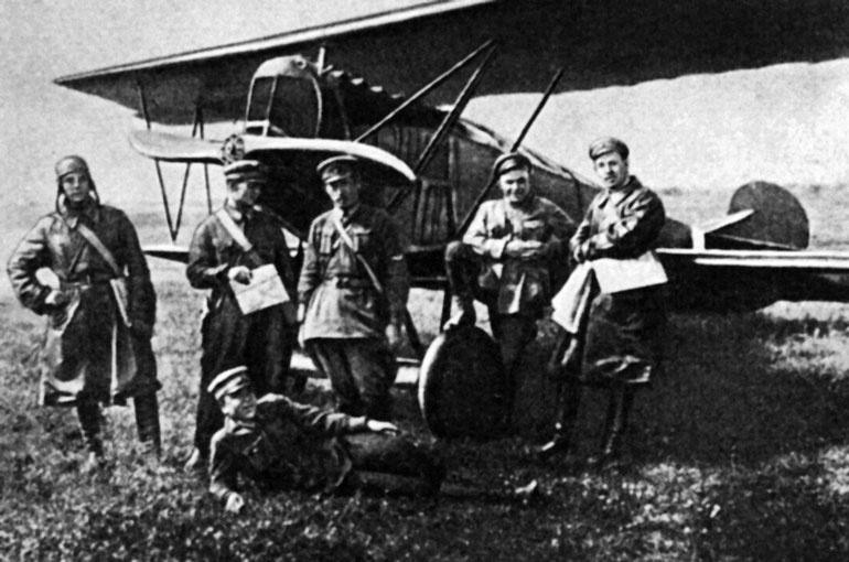 Иллюстрация к книге — Чкалов. Взлет и падение великого пилота [i_008.jpg]