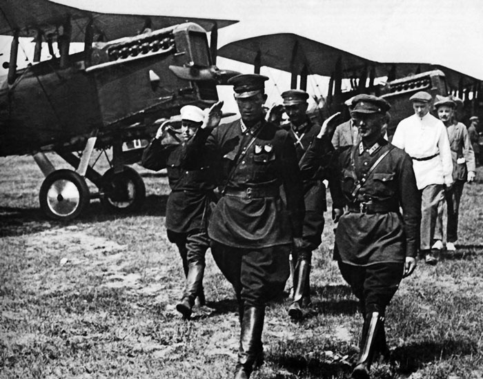 Иллюстрация к книге — Чкалов. Взлет и падение великого пилота [i_017.jpg]