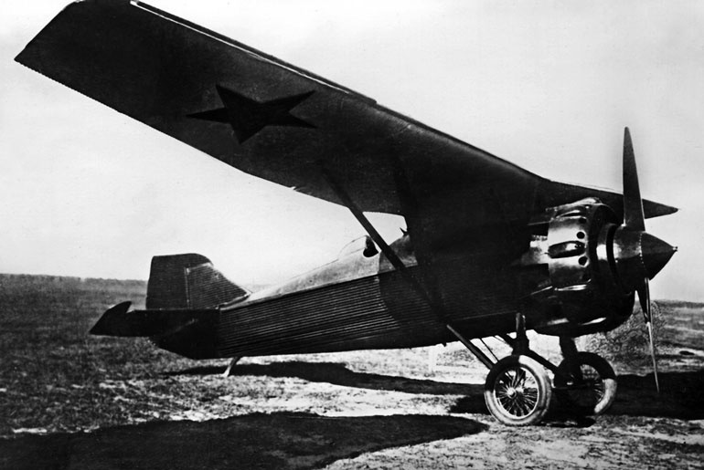 Иллюстрация к книге — Чкалов. Взлет и падение великого пилота [i_030.jpg]