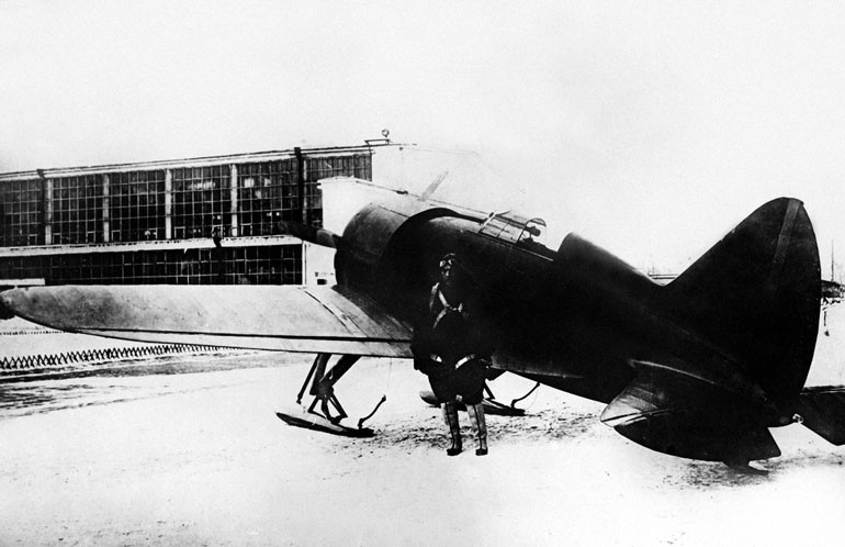 Иллюстрация к книге — Чкалов. Взлет и падение великого пилота [i_048.jpg]