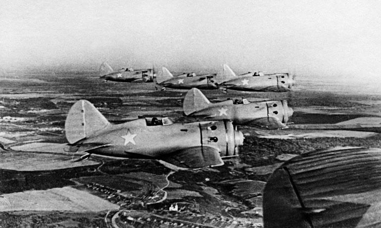 Иллюстрация к книге — Чкалов. Взлет и падение великого пилота [i_050.jpg]