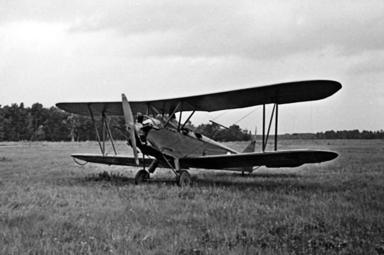 Иллюстрация к книге — Чкалов. Взлет и падение великого пилота [i_051.jpg]