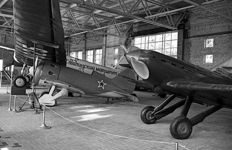 Иллюстрация к книге — Чкалов. Взлет и падение великого пилота [i_052.jpg]