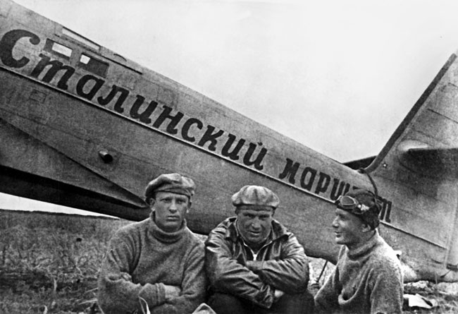 Иллюстрация к книге — Чкалов. Взлет и падение великого пилота [i_060.jpg]