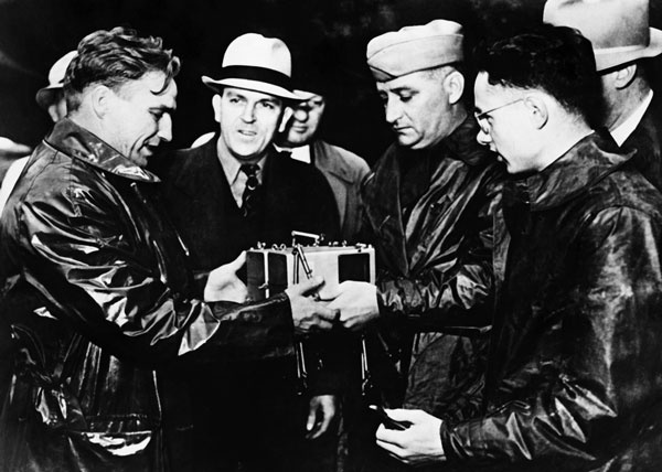 Иллюстрация к книге — Чкалов. Взлет и падение великого пилота [i_076.jpg]