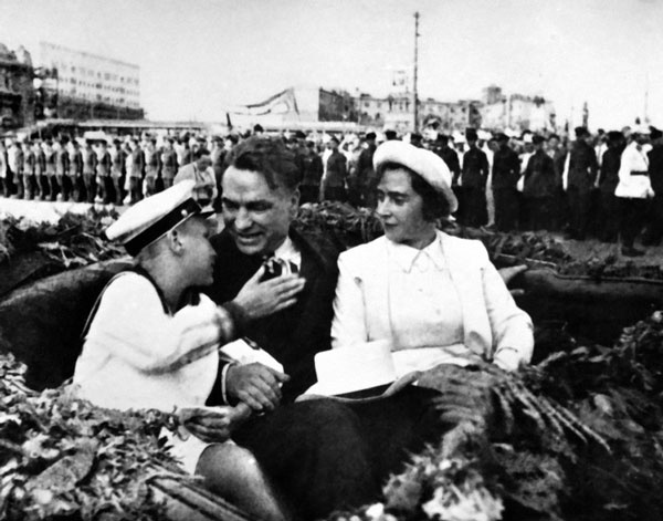 Иллюстрация к книге — Чкалов. Взлет и падение великого пилота [i_082.jpg]