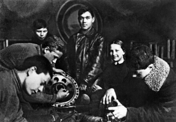 Иллюстрация к книге — Неизвестный Яковлев. &quot;Железный&quot; авиаконструктор [neizyak_1672_img_002.jpg]