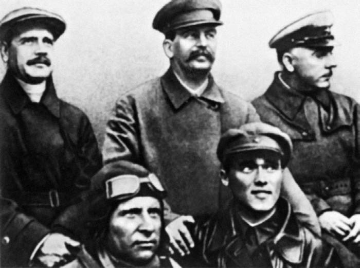 Иллюстрация к книге — Неизвестный Яковлев. &quot;Железный&quot; авиаконструктор [neizyak_1672_img_008.jpg]