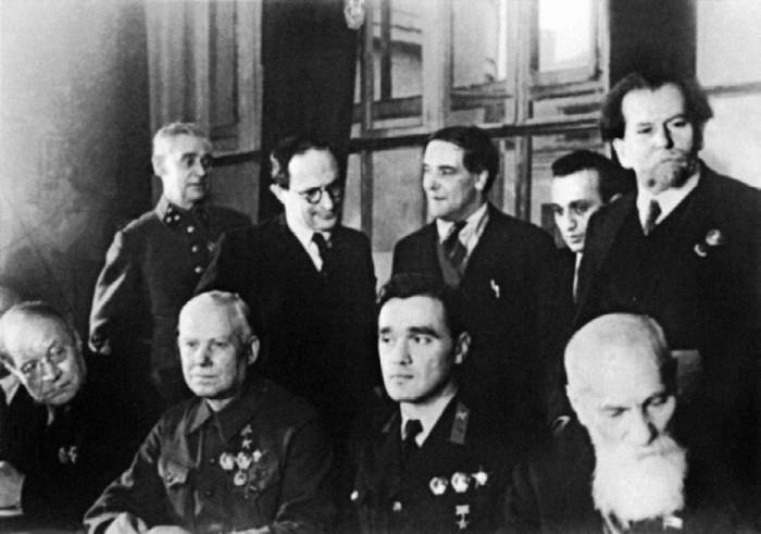 Иллюстрация к книге — Неизвестный Яковлев. &quot;Железный&quot; авиаконструктор [neizyak_1672_img_012.jpg]