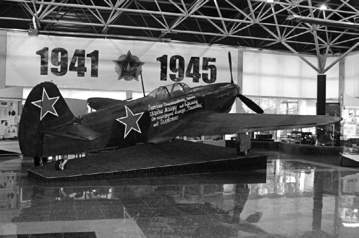 Иллюстрация к книге — Неизвестный Яковлев. &quot;Железный&quot; авиаконструктор [neizyak_1672_img_036.jpg]