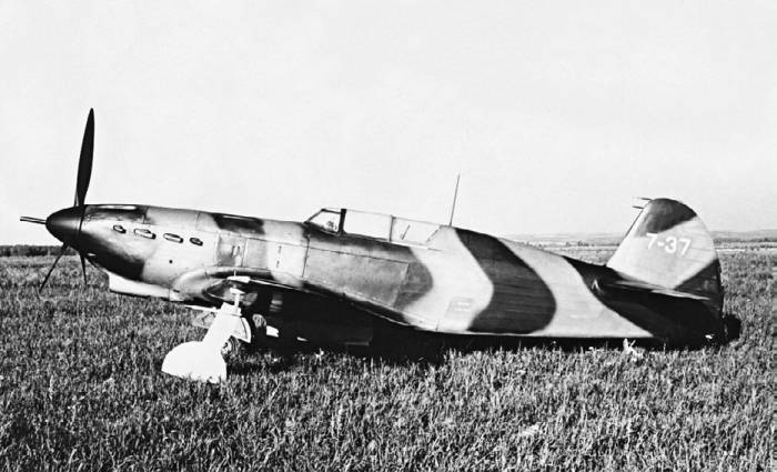 Иллюстрация к книге — Неизвестный Яковлев. "Железный" авиаконструктор [neizyak_1672_img_053.jpg]