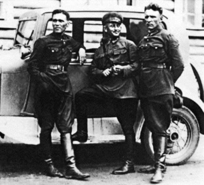 Иллюстрация к книге — Неизвестный Яковлев. &quot;Железный&quot; авиаконструктор [neizyak_1672_img_09.jpg]