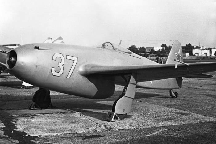 Иллюстрация к книге — Неизвестный Яковлев. "Железный" авиаконструктор [neizyak_1672_img_182.jpg]