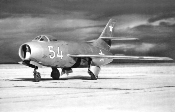 Иллюстрация к книге — Неизвестный Яковлев. &quot;Железный&quot; авиаконструктор [neizyak_1672_img_210.jpg]