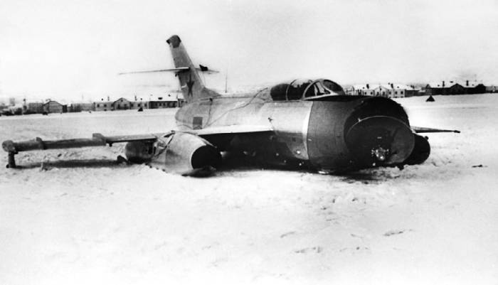 Иллюстрация к книге — Неизвестный Яковлев. "Железный" авиаконструктор [neizyak_1672_img_227.jpg]