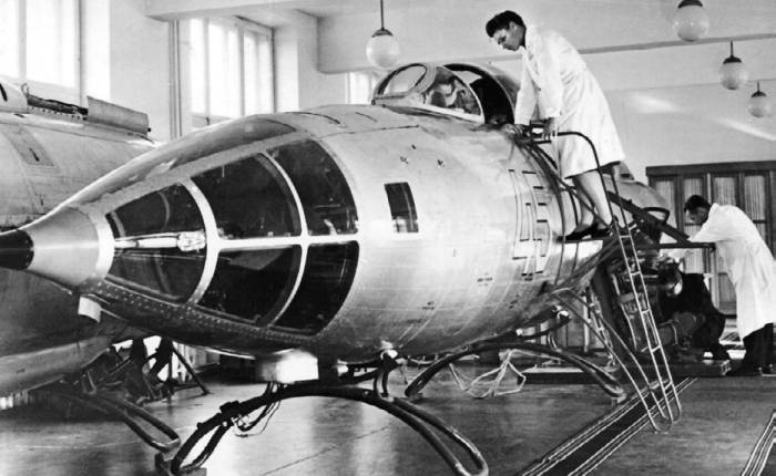 Иллюстрация к книге — Неизвестный Яковлев. &quot;Железный&quot; авиаконструктор [neizyak_1672_img_230.jpg]