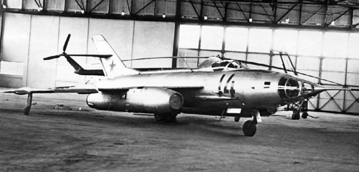 Иллюстрация к книге — Неизвестный Яковлев. "Железный" авиаконструктор [neizyak_1672_img_231.jpg]