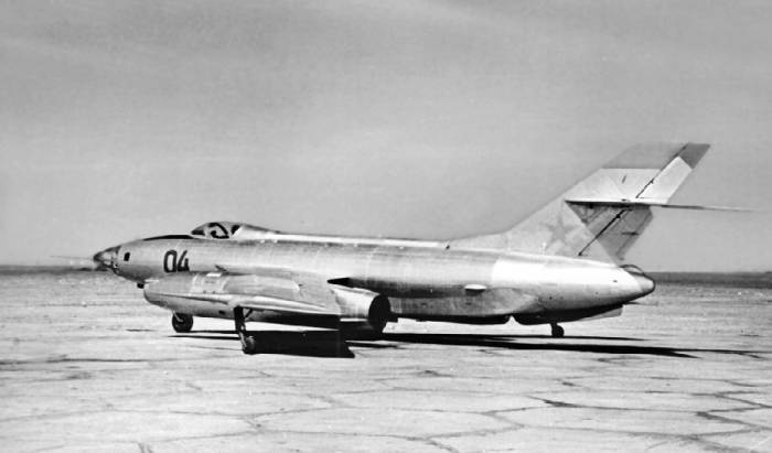 Иллюстрация к книге — Неизвестный Яковлев. &quot;Железный&quot; авиаконструктор [neizyak_1672_img_234.jpg]