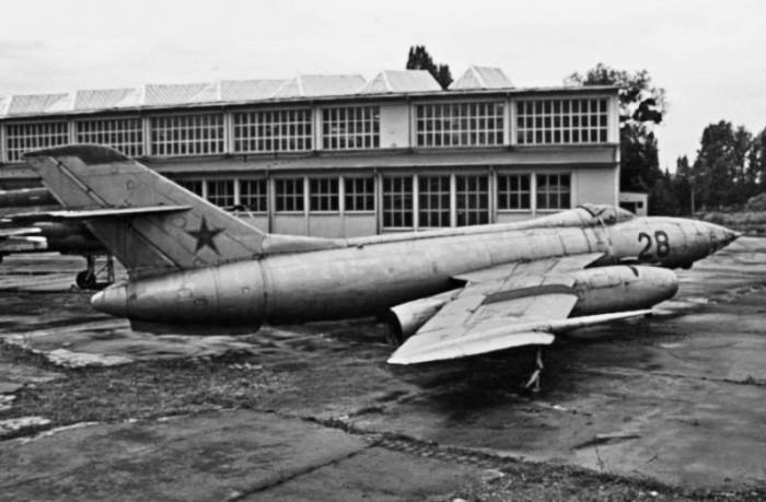 Иллюстрация к книге — Неизвестный Яковлев. &quot;Железный&quot; авиаконструктор [neizyak_1672_img_235.jpg]