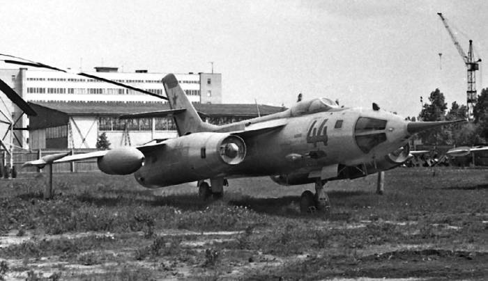 Иллюстрация к книге — Неизвестный Яковлев. "Железный" авиаконструктор [neizyak_1672_img_238.jpg]