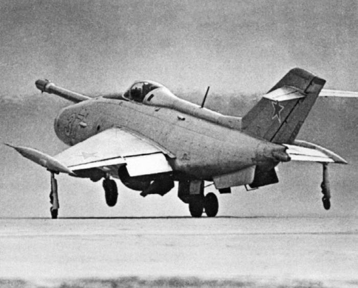 Иллюстрация к книге — Неизвестный Яковлев. "Железный" авиаконструктор [neizyak_1672_img_256.jpg]