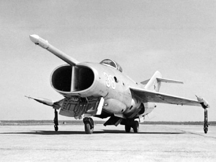 Иллюстрация к книге — Неизвестный Яковлев. "Железный" авиаконструктор [neizyak_1672_img_257.jpg]