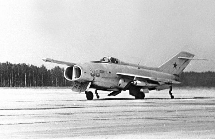 Иллюстрация к книге — Неизвестный Яковлев. "Железный" авиаконструктор [neizyak_1672_img_259.jpg]