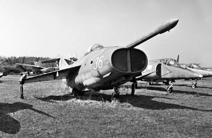 Иллюстрация к книге — Неизвестный Яковлев. "Железный" авиаконструктор [neizyak_1672_img_260.jpg]