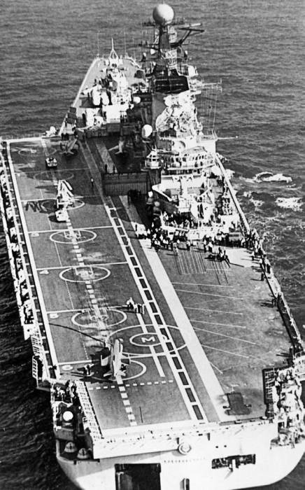 Иллюстрация к книге — Неизвестный Яковлев. &quot;Железный&quot; авиаконструктор [neizyak_1672_img_263.jpg]