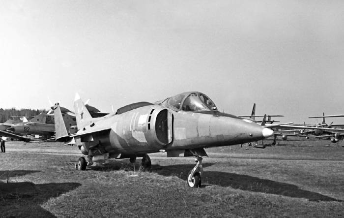 Иллюстрация к книге — Неизвестный Яковлев. &quot;Железный&quot; авиаконструктор [neizyak_1672_img_266.jpg]