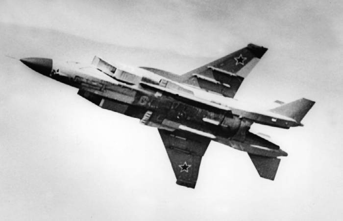 Иллюстрация к книге — Неизвестный Яковлев. "Железный" авиаконструктор [neizyak_1672_img_274.jpg]