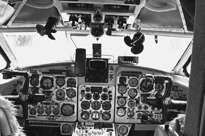 Иллюстрация к книге — Неизвестный Яковлев. "Железный" авиаконструктор [neizyak_1672_img_280.jpg]