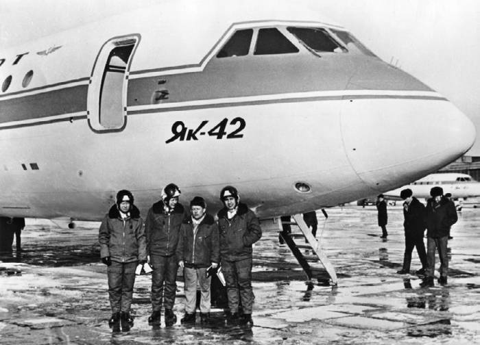 Иллюстрация к книге — Неизвестный Яковлев. "Железный" авиаконструктор [neizyak_1672_img_282.jpg]