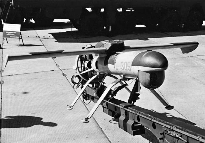 Иллюстрация к книге — Неизвестный Яковлев. "Железный" авиаконструктор [neizyak_1672_img_294.jpg]