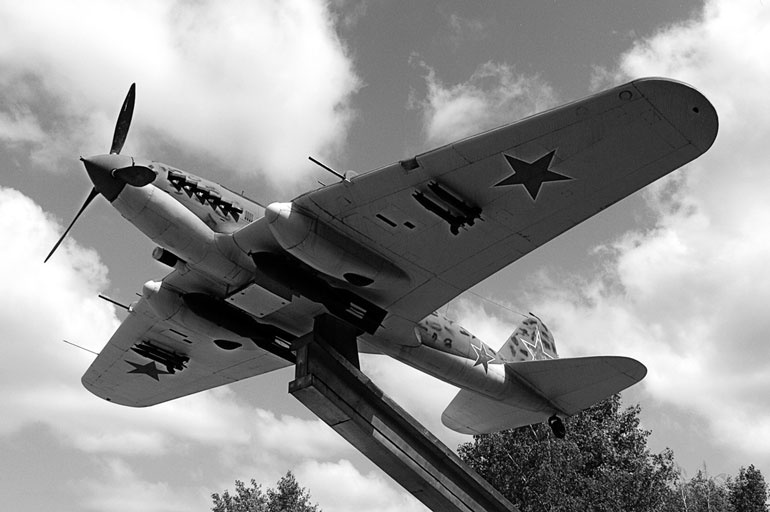 Иллюстрация к книге — Неизвестный Ильюшин. Триумфы отечественного авиапрома [i_045.jpg]