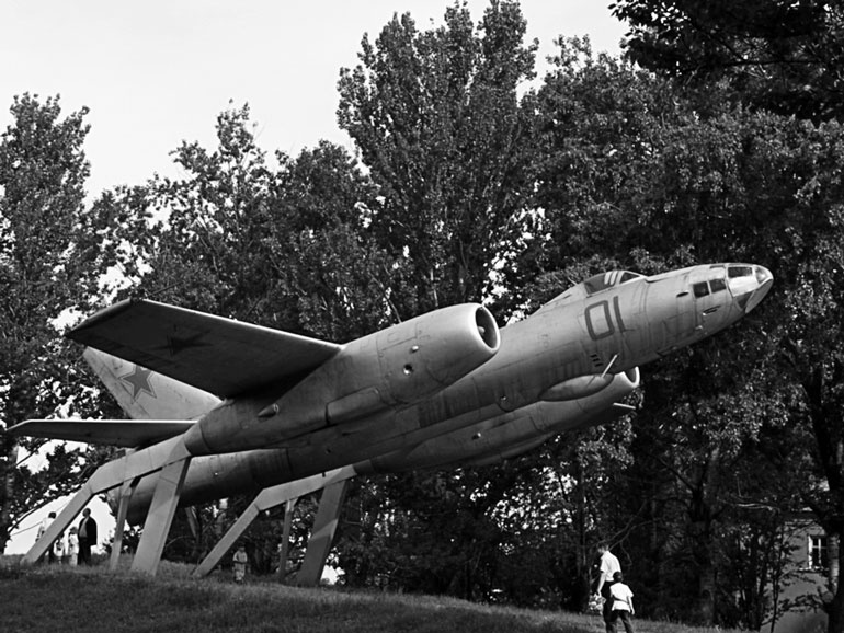 Иллюстрация к книге — Неизвестный Ильюшин. Триумфы отечественного авиапрома [i_074.jpg]