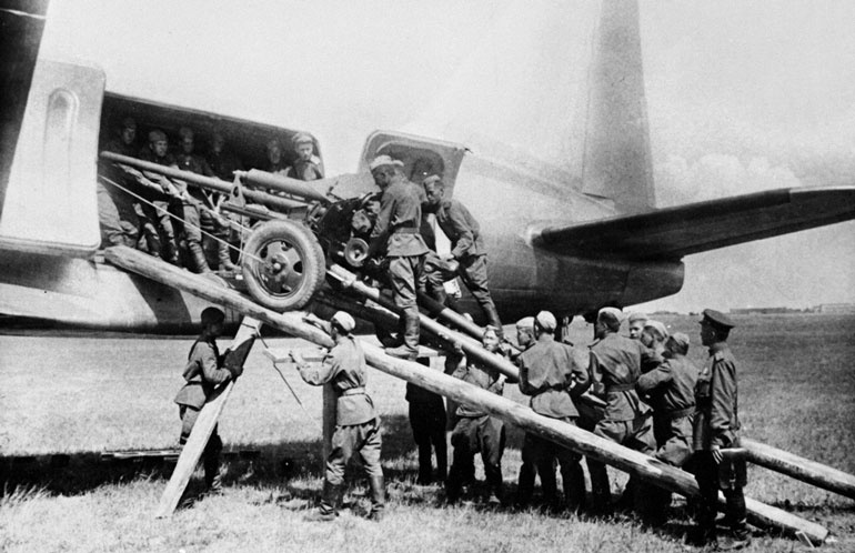 Иллюстрация к книге — Неизвестный Ильюшин. Триумфы отечественного авиапрома [i_086.jpg]