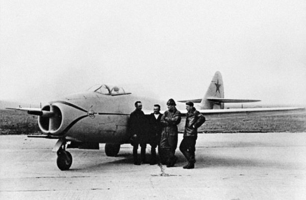 Иллюстрация к книге — Неизвестный "МиГ". Гордость советского авиапрома [i_025.jpg]