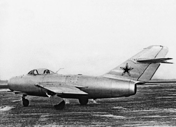 Иллюстрация к книге — Неизвестный "МиГ". Гордость советского авиапрома [i_036.jpg]