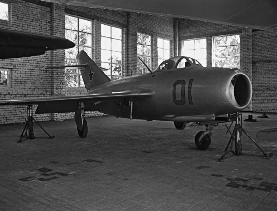 Иллюстрация к книге — Неизвестный "МиГ". Гордость советского авиапрома [i_040.jpg]