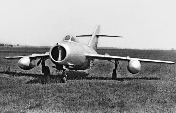 Иллюстрация к книге — Неизвестный "МиГ". Гордость советского авиапрома [i_043.jpg]