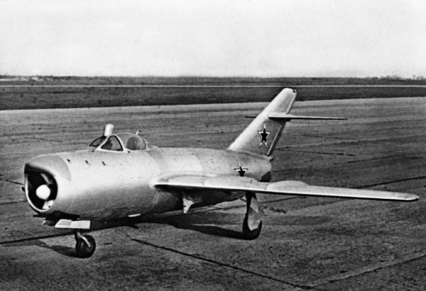 Иллюстрация к книге — Неизвестный "МиГ". Гордость советского авиапрома [i_044.jpg]