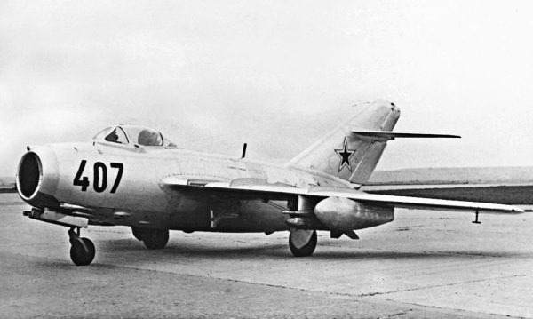 Иллюстрация к книге — Неизвестный "МиГ". Гордость советского авиапрома [i_049.jpg]