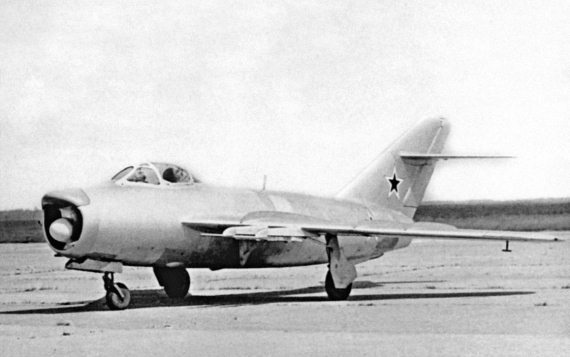 Иллюстрация к книге — Неизвестный "МиГ". Гордость советского авиапрома [i_063.jpg]