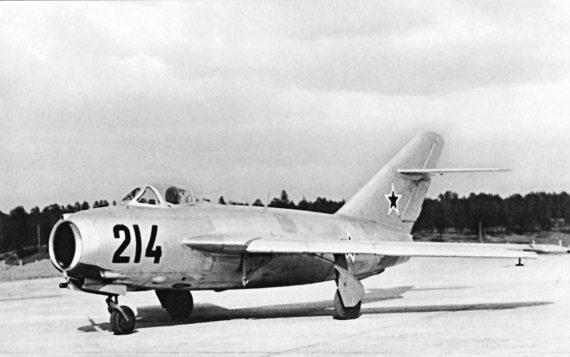 Иллюстрация к книге — Неизвестный "МиГ". Гордость советского авиапрома [i_066.jpg]