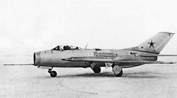 Иллюстрация к книге — Неизвестный "МиГ". Гордость советского авиапрома [i_078.jpg]