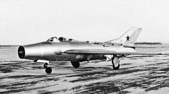 Иллюстрация к книге — Неизвестный "МиГ". Гордость советского авиапрома [i_085.jpg]